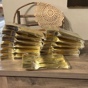 NEW IN ORIGINAL PACKAGING 292 Gold DISPOSABLE Plastic Forks WEDDING RECEPTION